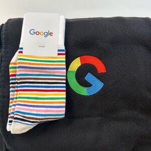 Google Black fleece Blanket and striped Socks Set